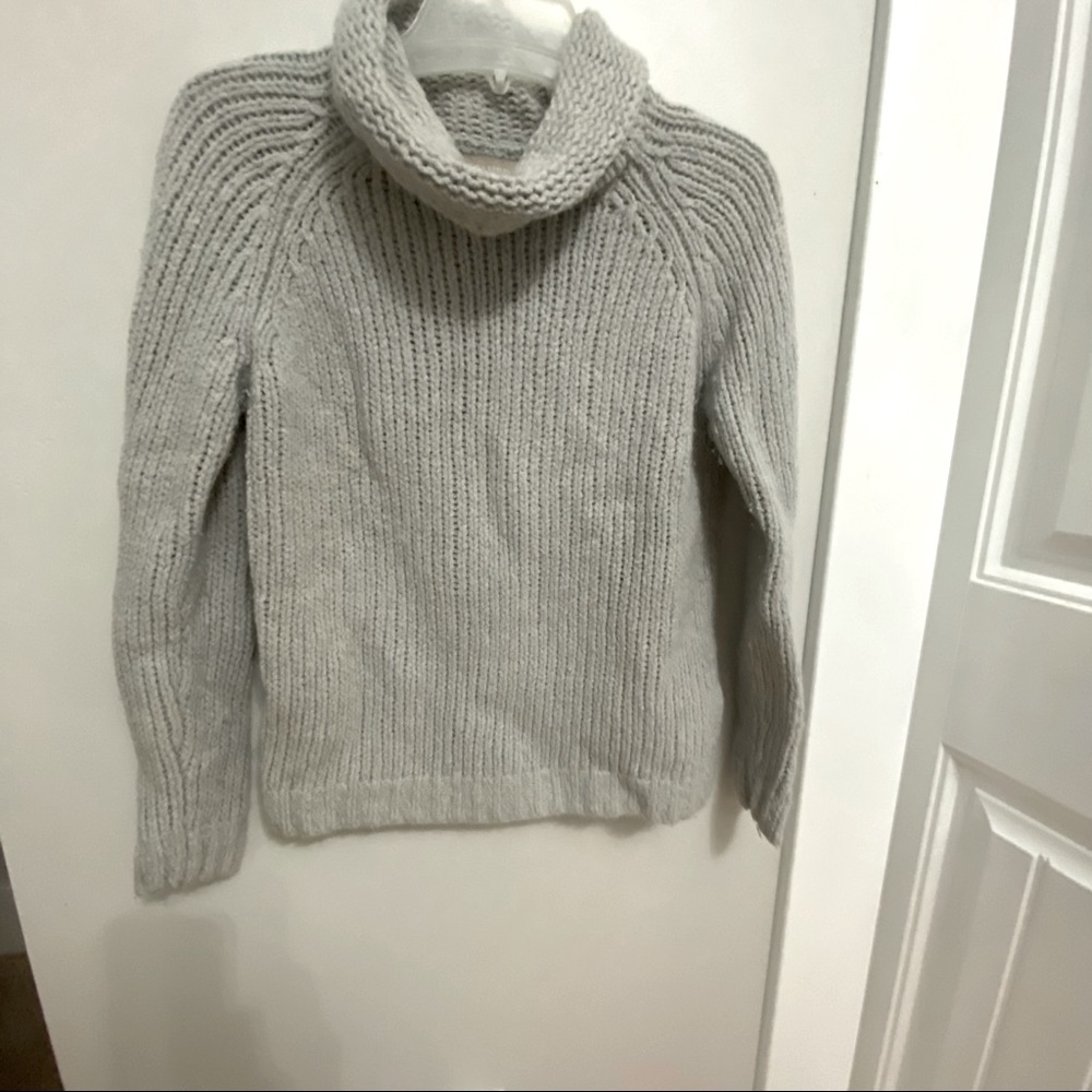 Beautiful Banana Republic chunky knit sweater